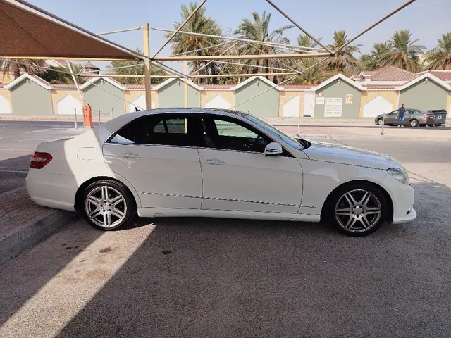 صورة 2011 مرسيدس-بنز E 300