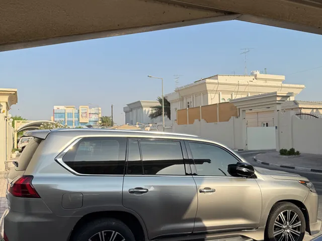 صورة 2017 لكزس LX 570 S