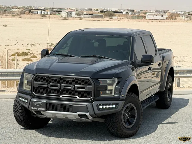 صورة 2017 فورد F-150 SVT رابتر