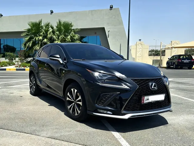 صورة 2019 لكزس NX 300