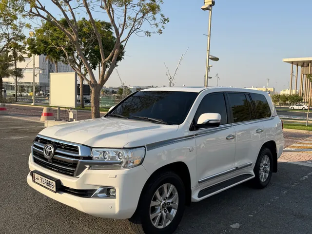صورة 2019 تويوتا لاند كروزر VXR