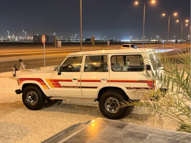صورة 1985 تويوتا لاند كروزر GX
