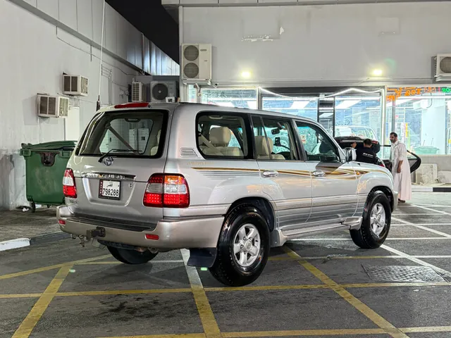 Photo of 2005 Toyota Land Cruiser GXR