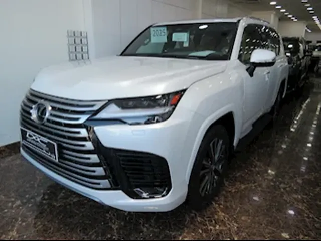 صورة 2025 لكزس LX 600 لكجري