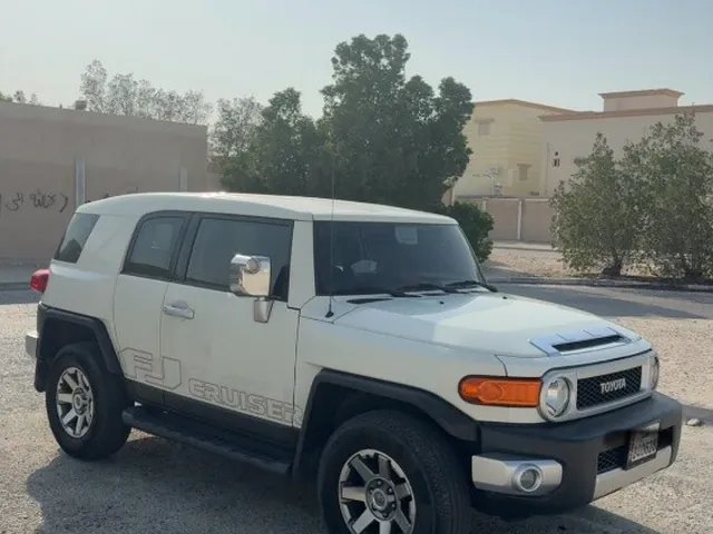 صورة 2023 تويوتا اف جي كروزر