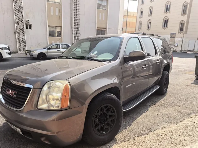 صورة 2012 جي إم سي يوكون XL SLT