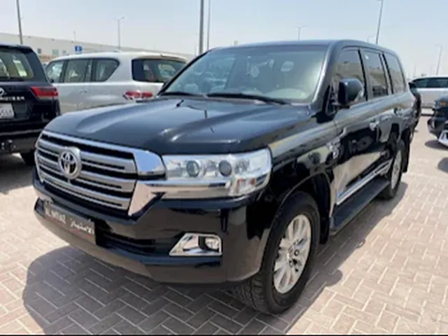 صورة 2020 تويوتا لاند كروزر VXR