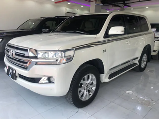 صورة 2017 تويوتا لاند كروزر VXR