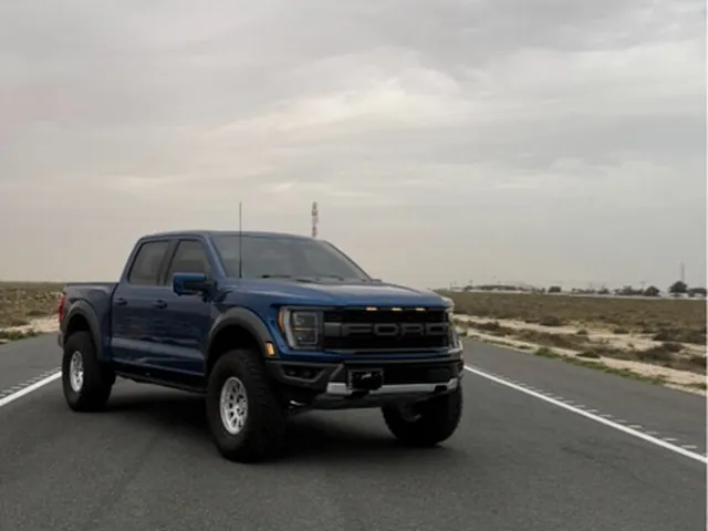 صورة 2022 فورد F-150 SVT رابتر