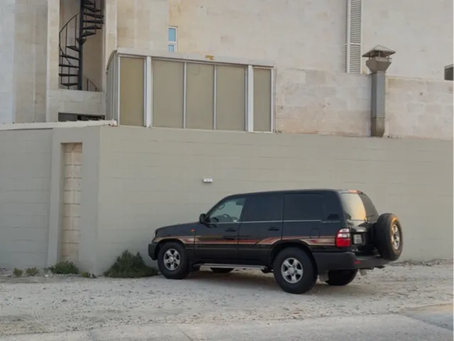Photo of 2004 Toyota Land Cruiser GX