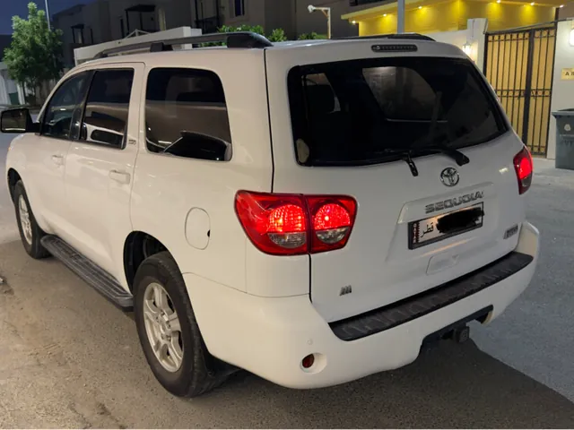 Photo of 2016 Toyota Sequoia