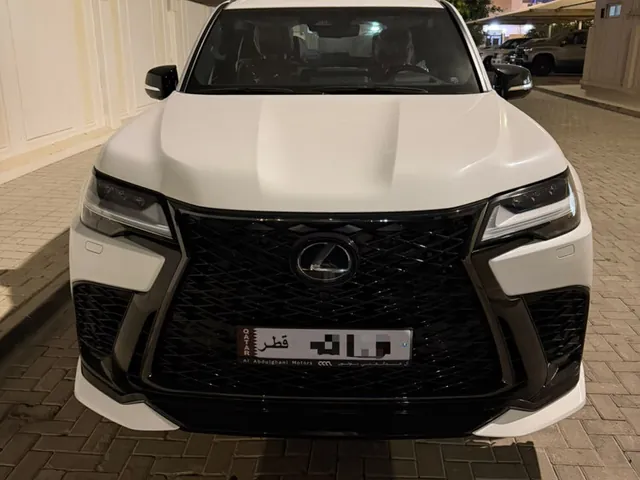 صورة 2025 لكزس LX 700h إف سبورت