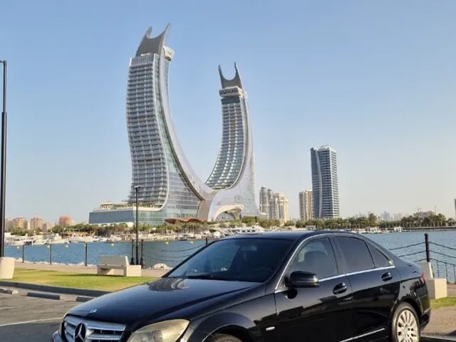 صورة 2009 مرسيدس-بنز C 200