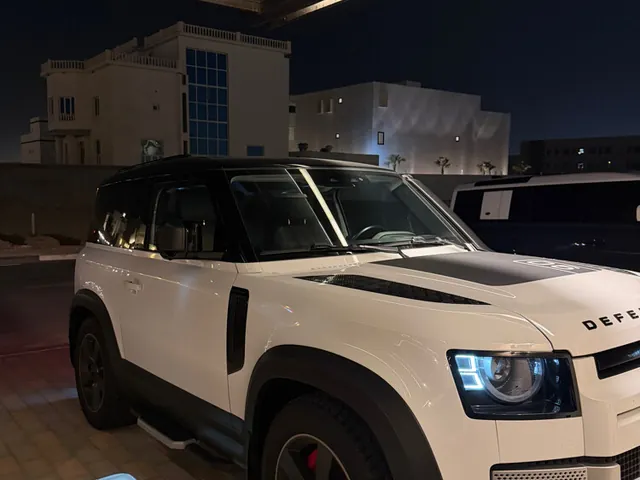 صورة 2021 لاند روفر ديفندر 90 HSE
