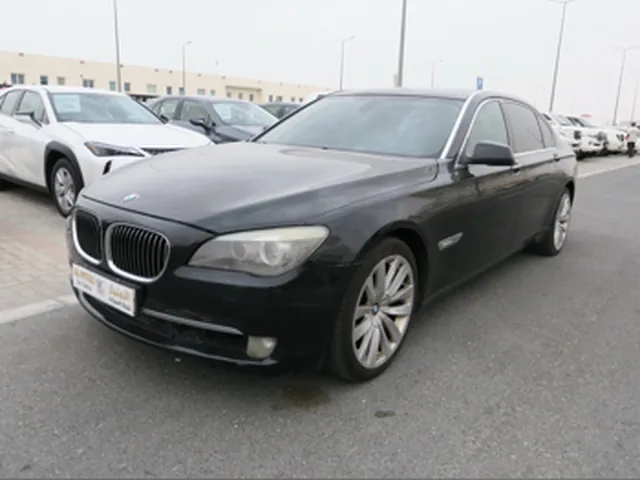صورة 2012 بي إم دبليو الفئة السابعة 740Li