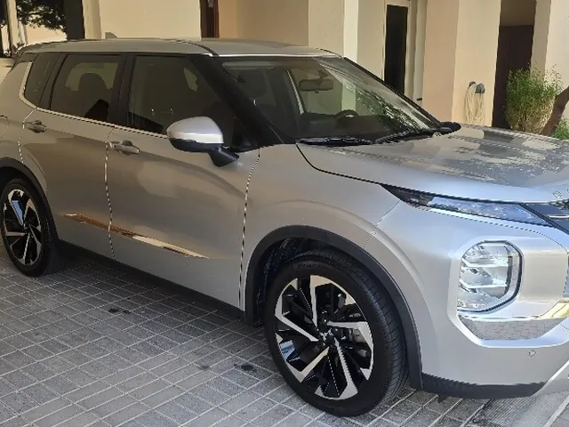 Photo of 2023 Mitsubishi Outlander Touring Package