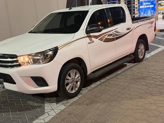 صورة 2019 تويوتا هايلكس SR5