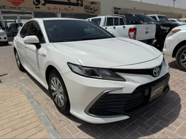 صورة 2022 تويوتا كامري هايبرد