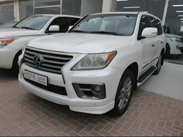صورة 2013 لكزس LX 570