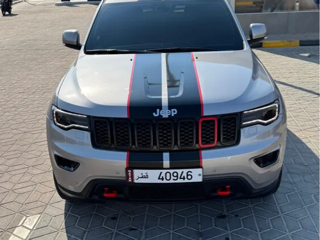 صورة 2021 جيب جراند شيروكي لاريدو