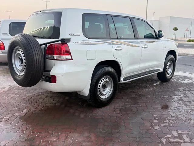 Photo of 2011 Toyota Land Cruiser GXR