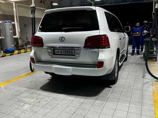 صورة 2011 لكزس LX 570