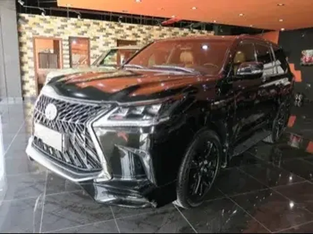 صورة 2019 لكزس LX 570 بلاك ايديشن