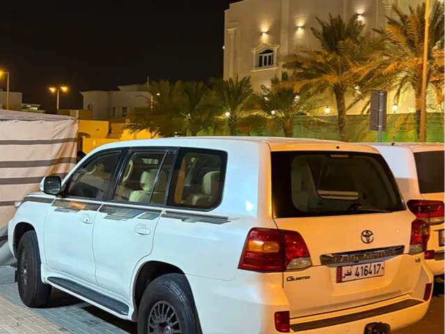 صورة 2014 تويوتا لاند كروزر G ليمتد