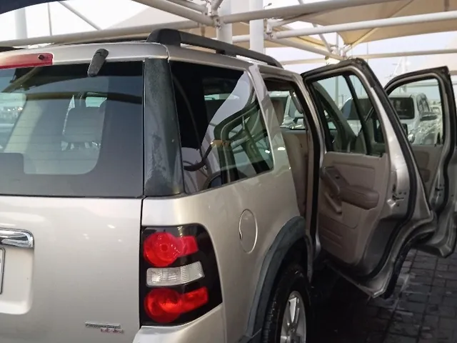 Photo of 2007 Ford Explorer XLT
