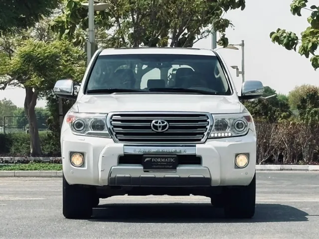 صورة 2015 تويوتا لاند كروزر GXR