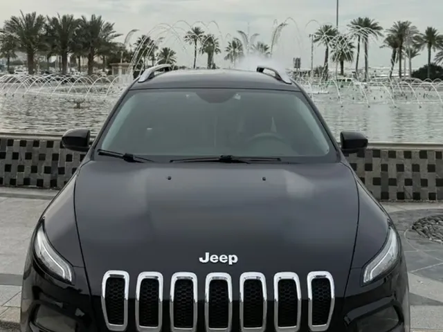 صورة 2017 جيب شيروكي لونجيتود