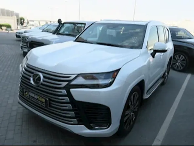 صورة 2025 لكزس LX 600 لكجري