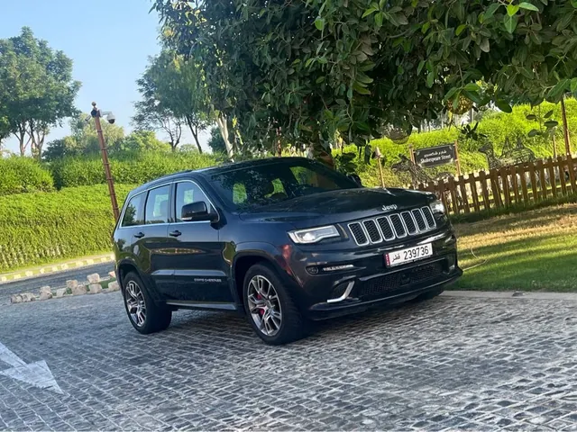 صورة 2014 جيب جراند شيروكي SRT