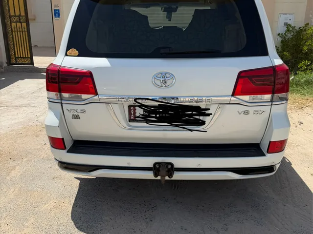 صورة 2016 تويوتا لاند كروزر VXR