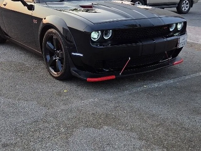 صورة 2012 دودج تشالنجر SRT8