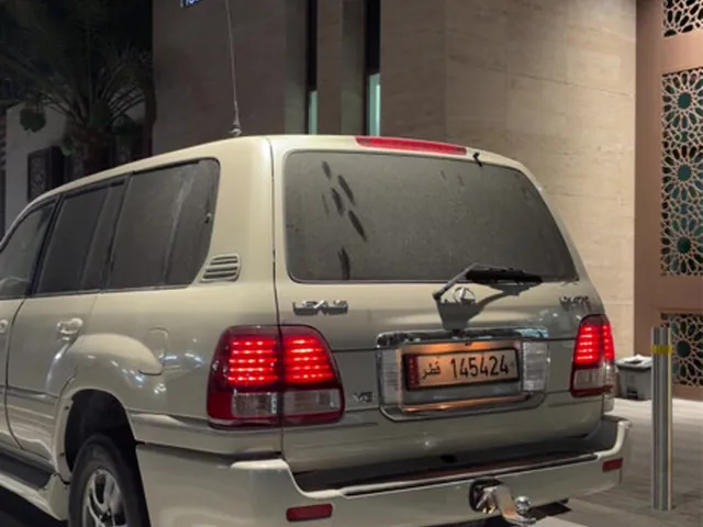 Photo of 2004 Lexus LX 470