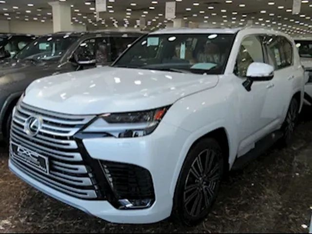 صورة 2024 لكزس LX 600 لكجري