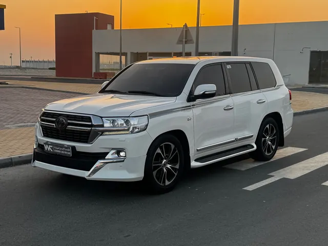 صورة 2021 تويوتا لاند كروزر VXR