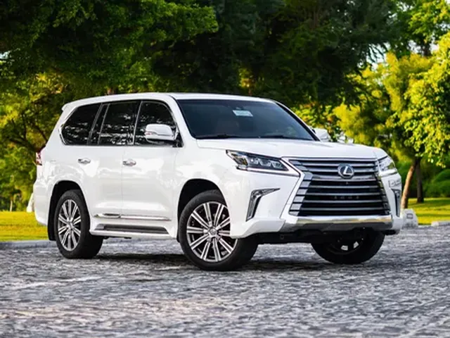 Photo of 2017 Lexus LX 570