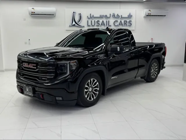 صورة 2023 جي إم سي سييرا 1500 AT4