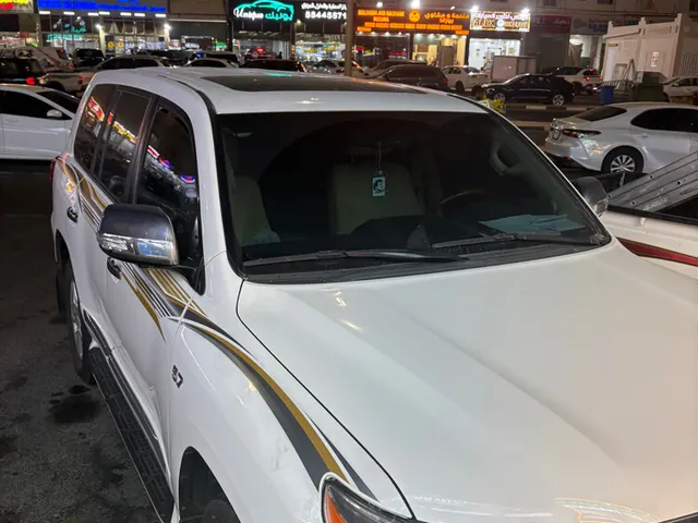 Photo of 2015 Toyota Land Cruiser VXR