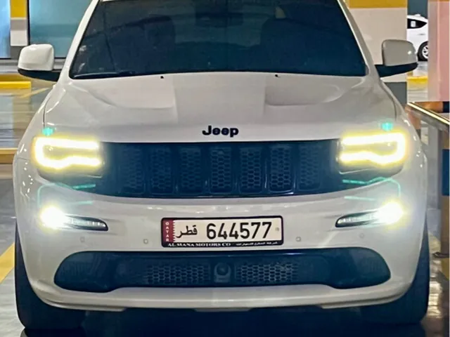 صورة 2015 جيب جراند شيروكي SRT