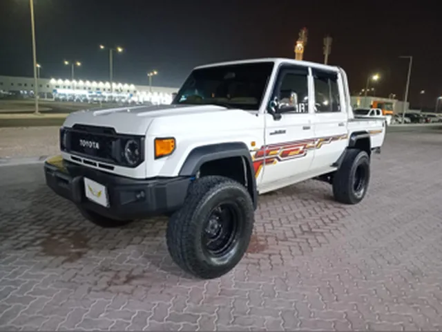 صورة 2018 تويوتا لاند كروزر LX