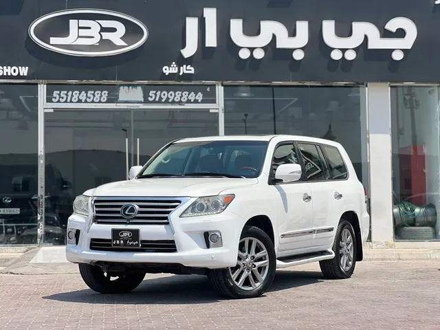 Photo of 2013 Lexus LX 570