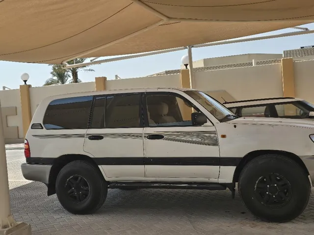 Photo of 2001 Toyota Land Cruiser GXR