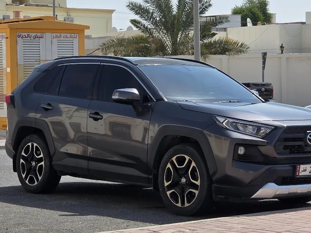صورة 2020 تويوتا RAV4