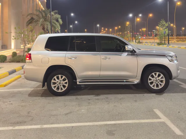 Photo of 2019 Toyota Land Cruiser GXR
