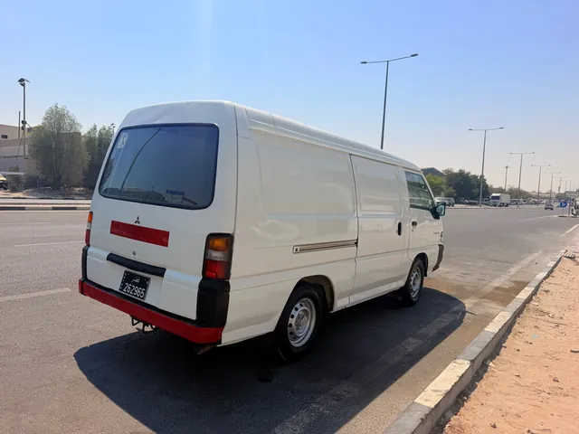 صورة 2013 ميتسوبيشي L300