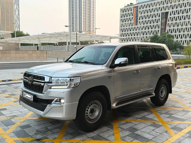 صورة 2018 تويوتا لاند كروزر VXR