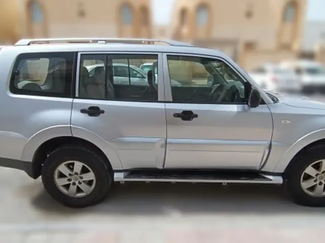 صورة 2007 ميتسوبيشي باجيرو